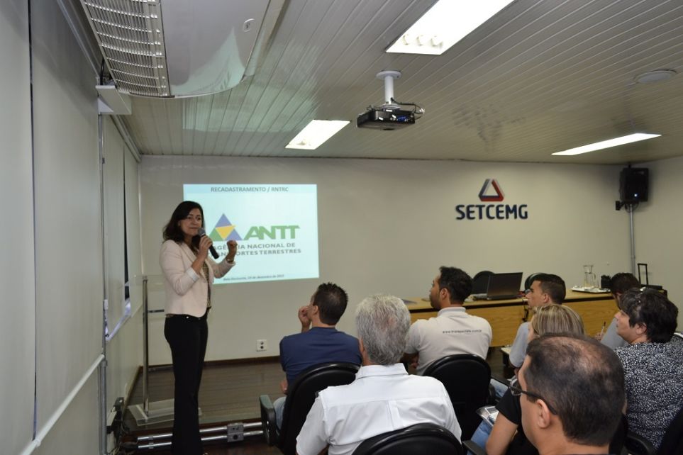 Caf com Palestra aborda o novo RNTRC