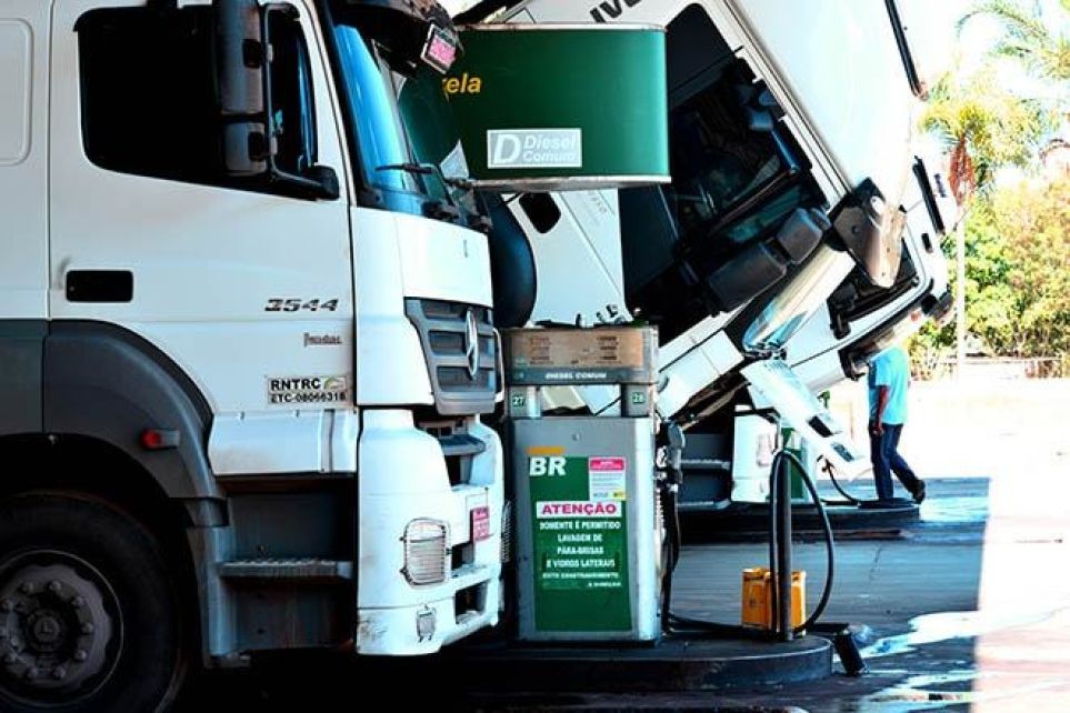 Nova poltica de preos da Petrobras prejudica transportadores