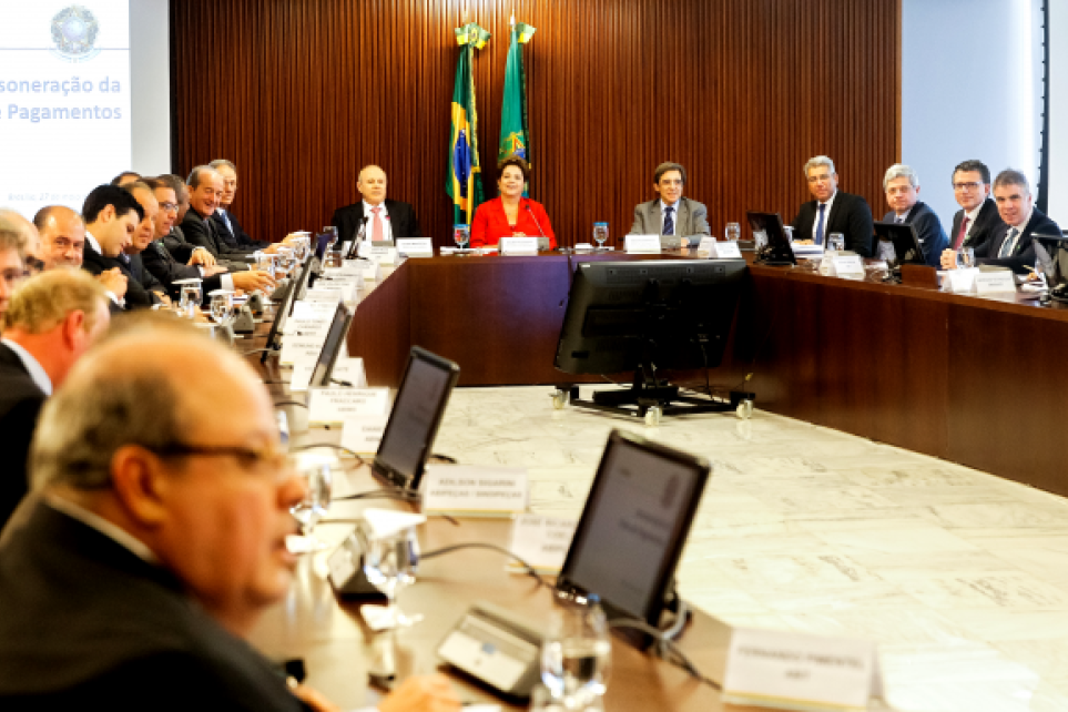 Presidenta Dilma Roussef anuncia que a desonerao da folha de pagamento do TRC passar a ter carter definitivo