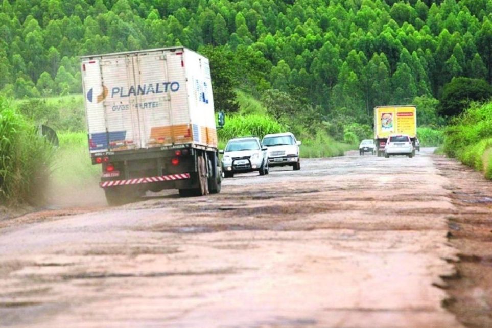 Falta pavimentao em 80% das rodovias do Pas