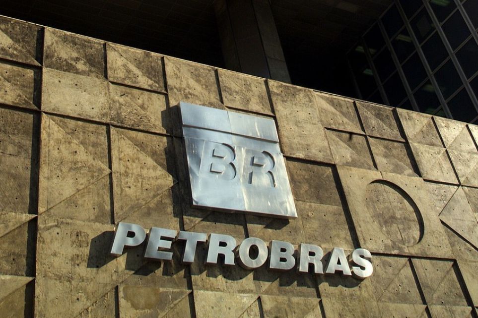 Petrobras anuncia reajuste de 13% no preo do diesel nas refinarias
