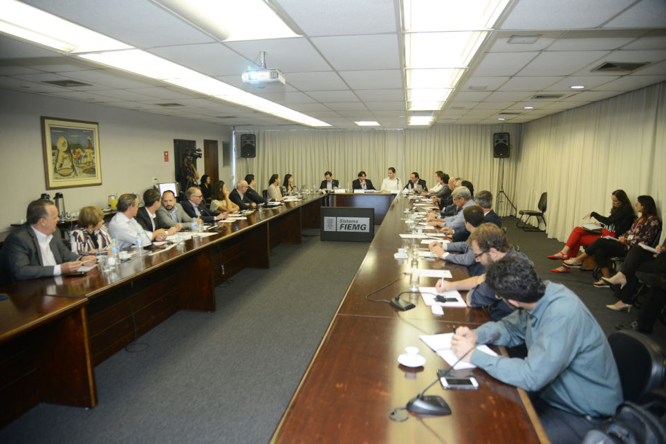 Lucas defende investimentos em infraestrutura em encontro na Fiemg