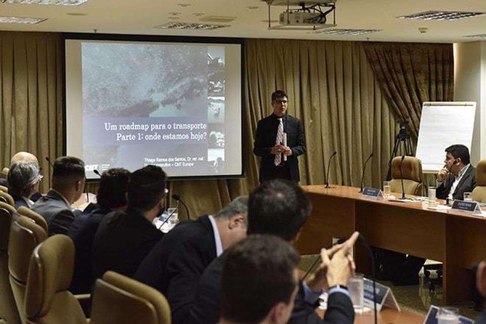 Frum de Inovao do Transporte constri road map para o setor