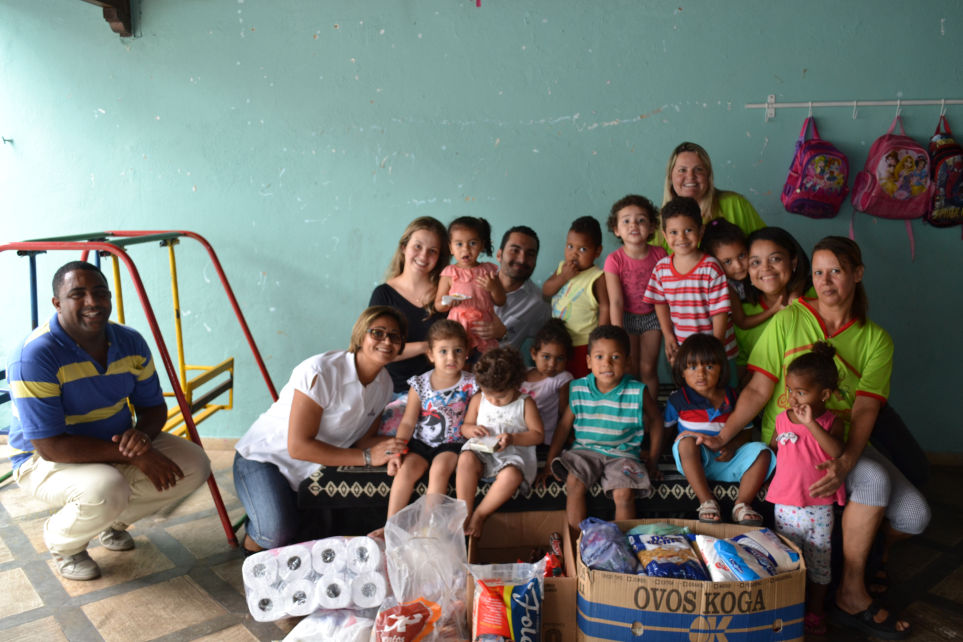 Setcemg entrega doaes do Natal Solidrio