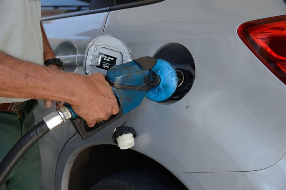 Com alta de 1,68% anunciada para amanh, gasolina tem recorde de preo