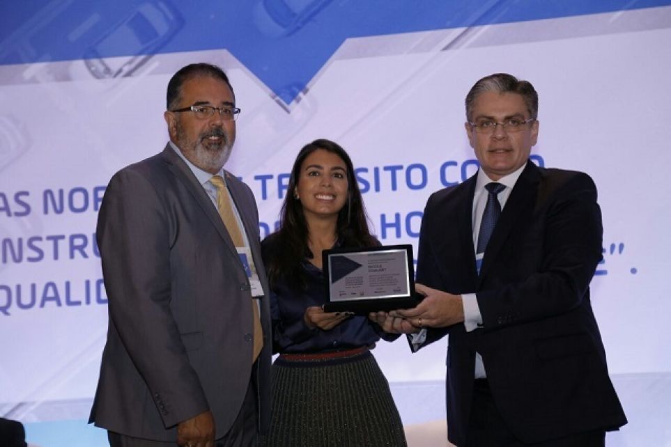 Sest Senat foi homenageado pela contribuio por um trnsito mais seguro