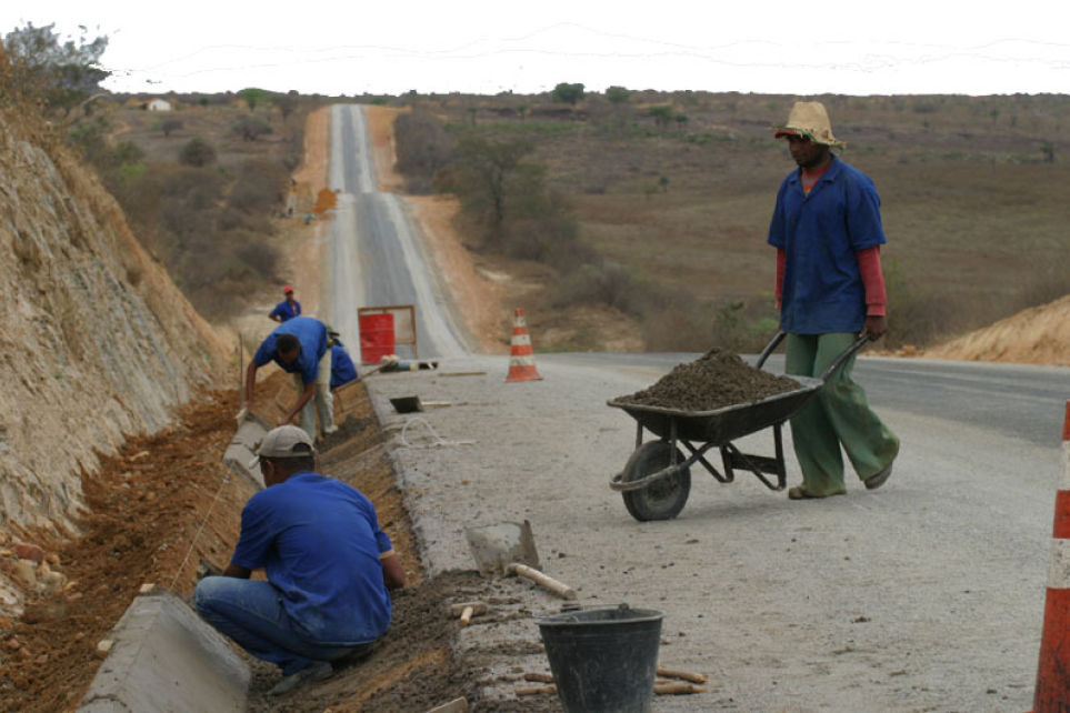 Obras do PAC sero afetadas por corte de gastos em 2015