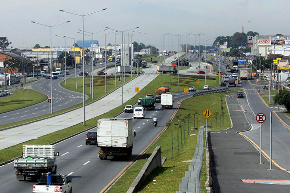 Restries ao trnsito de veculos de carga elevam custo do transporte