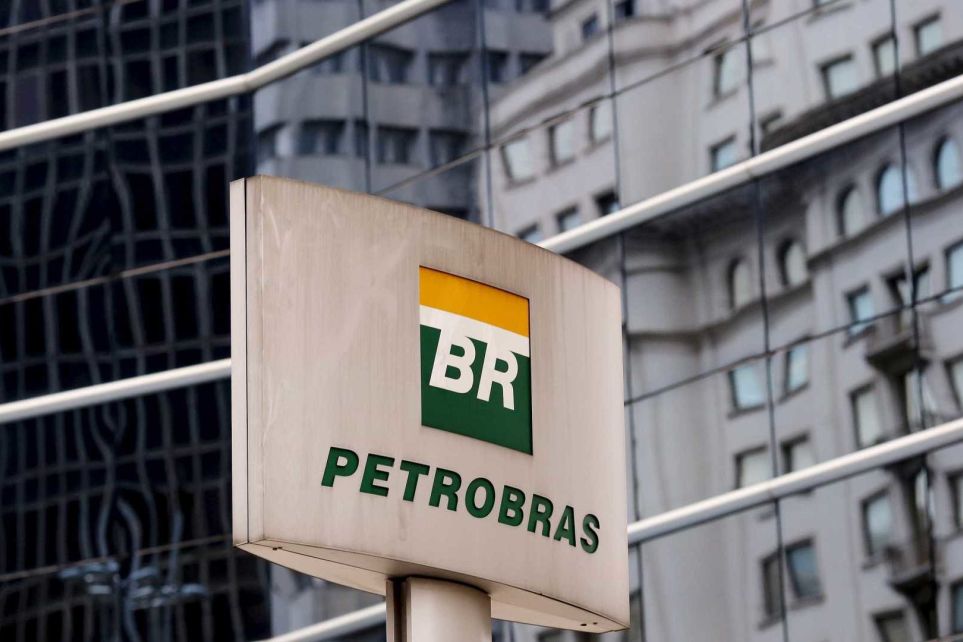 Representantes da NTC participam de reunio na Petrobrs sobre a atual poltica de reajustes de preo dos combustveis
