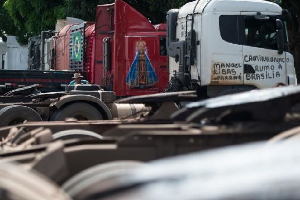 Paralisao dos Caminhoneiros prejudica fluxo de trnsito