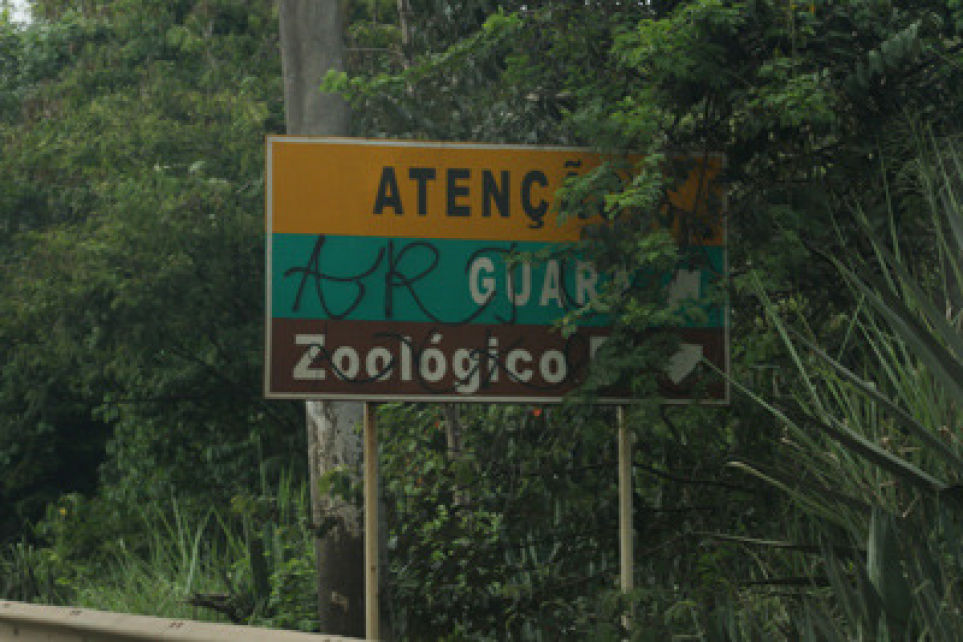  Estradas brasileiras tm placas em pssimo estado de conservao
