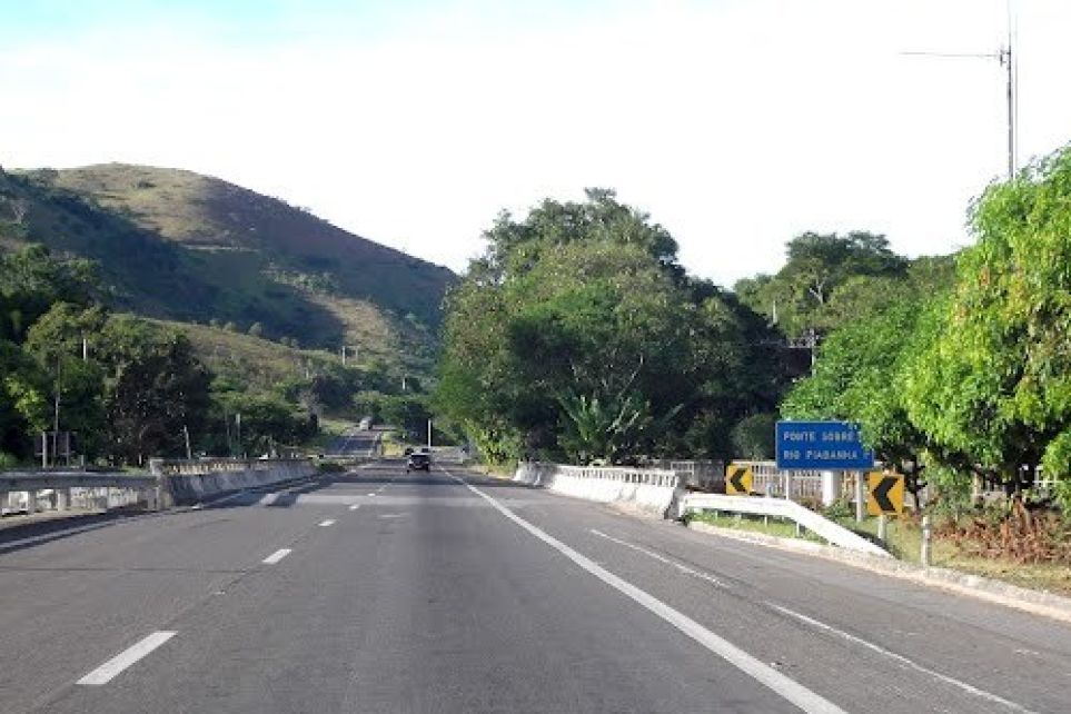 Obras causaro interdio parcial em ponte da BR-040 sobre Rio Piabanha, em Trs Rios 