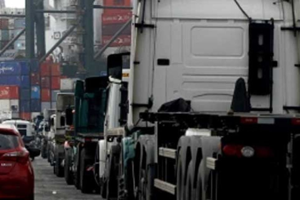 Trfego de veculos nas estradas cresce 2,4% em 2014