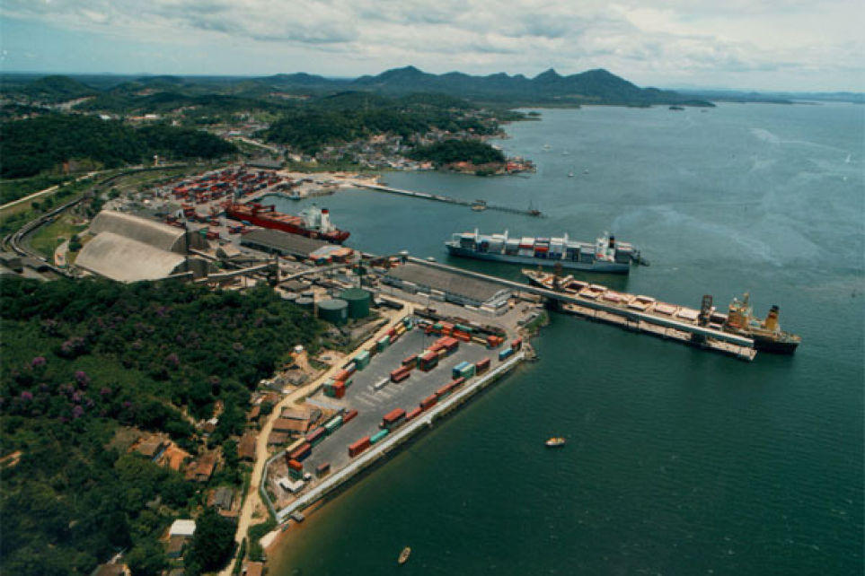 Governo desenvolve projeto para organizar fluxo de caminhes em grandes portos