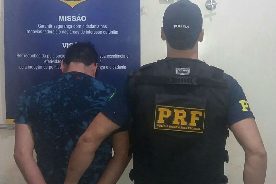 PRF de Leopoldina prende homem condenado por roubo de carga