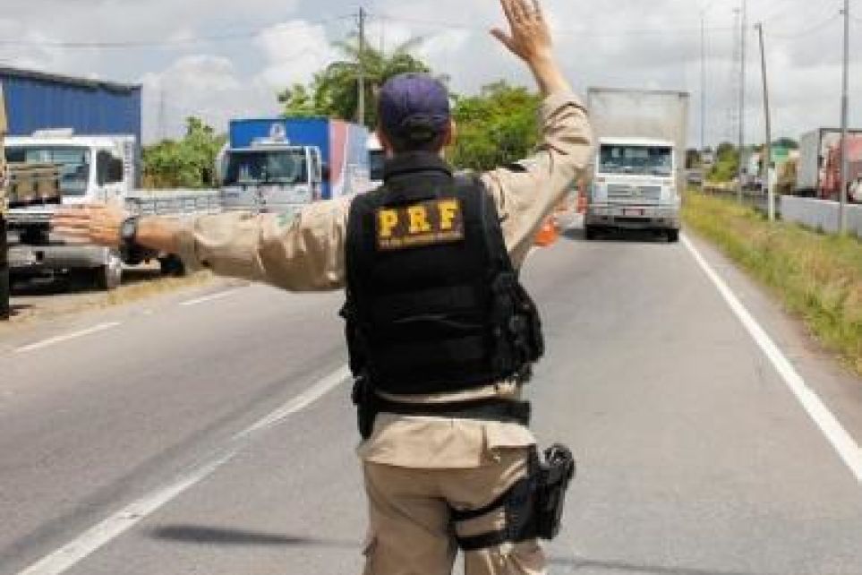 PRF divulga operao Carnaval 2015. Haver restries de trfego para veculos de cargas