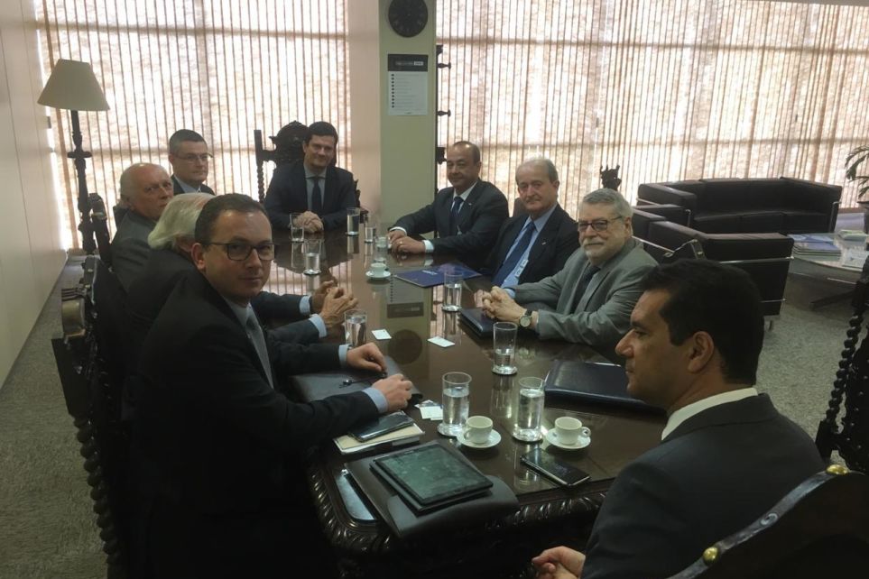 Lideranas do transporte renem-se com ministro da Justia