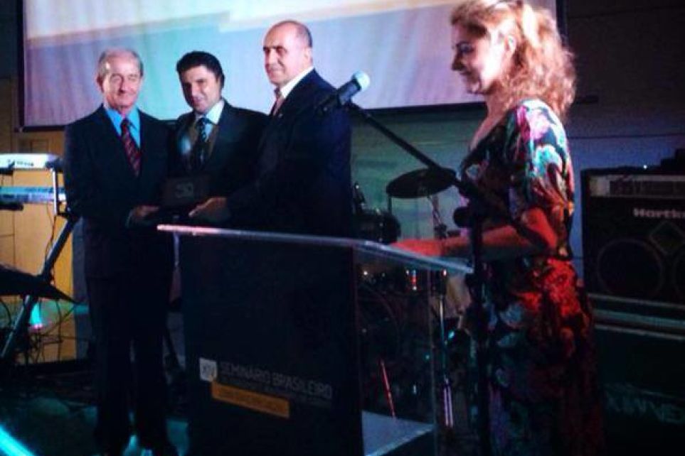 Membros da Comisso de Viao e Transportes so homenageados em confraternizao da NTC