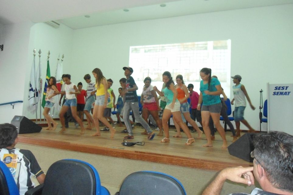 Sest Senat de Trs Pontas recebe visita de alunos da Escola Agrcola