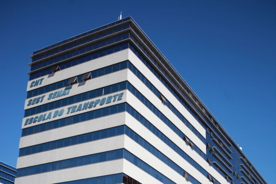 CNT divulga nota  imprensa: Petrobras mente