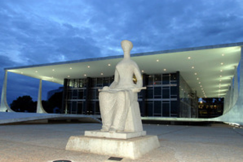 Supremo decide que ICMS no integra base de clculo da Cofins