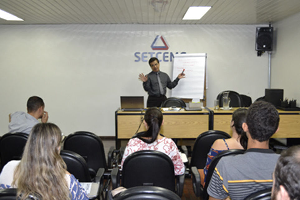 Setcemg capacita profissionais do transporte
