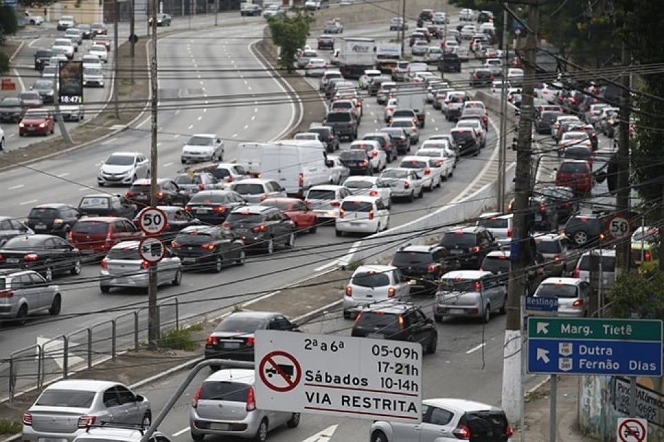 Se o excesso de restries fosse bom, no haveria congestionamentos 